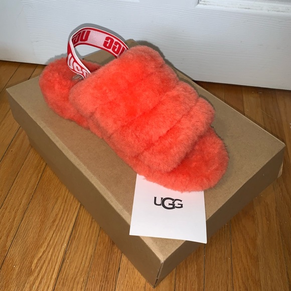 Ugg Fluff Yeah Slide- Bright Red, new in box never worn.. super cozy & stylish! - Picture 1 of 7
